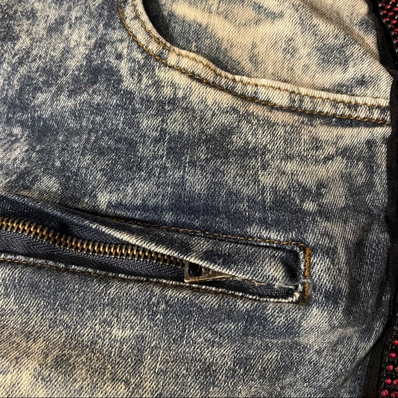 Distressed Side Stone Jean Shorts - Picture 10 of 13